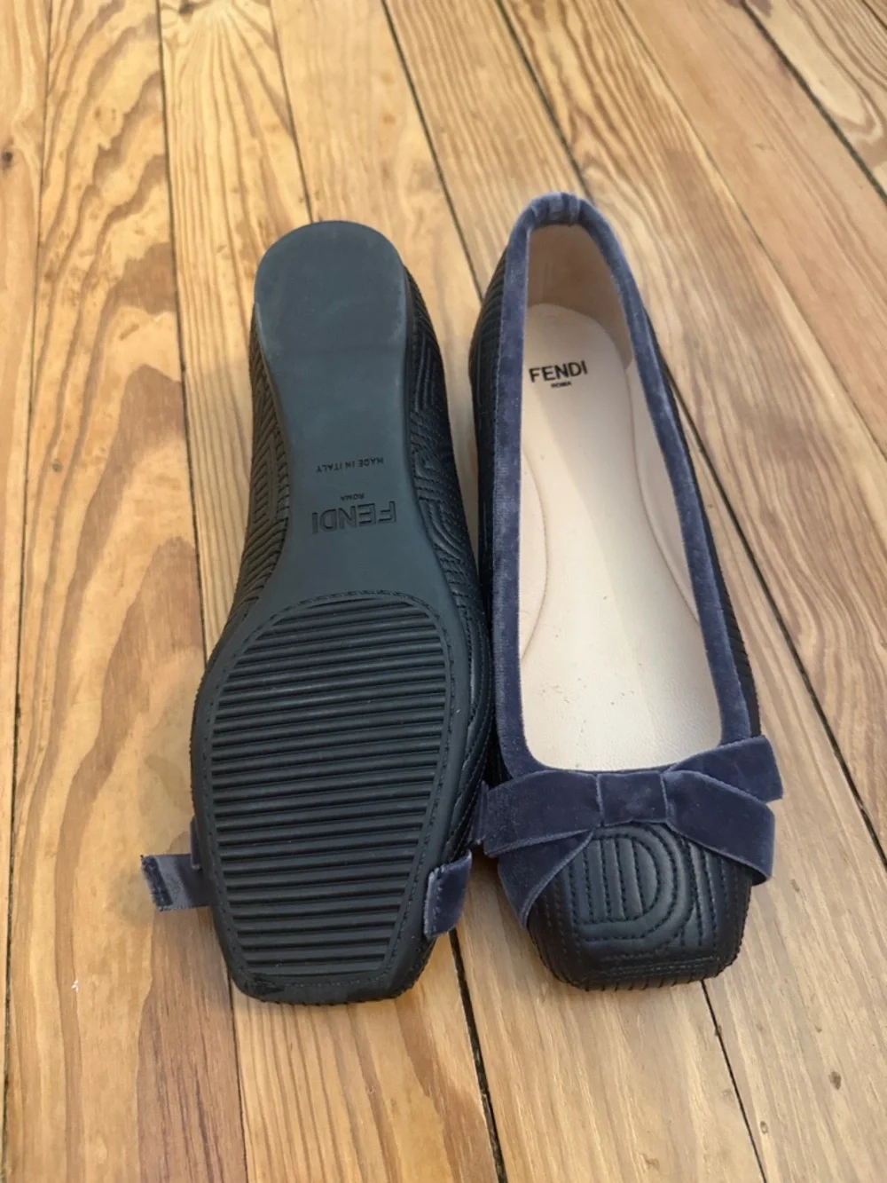 Fendi Black Quilted Leather Toe Flats with Navy Velvet Trim and Bow - Picture 3 of 7